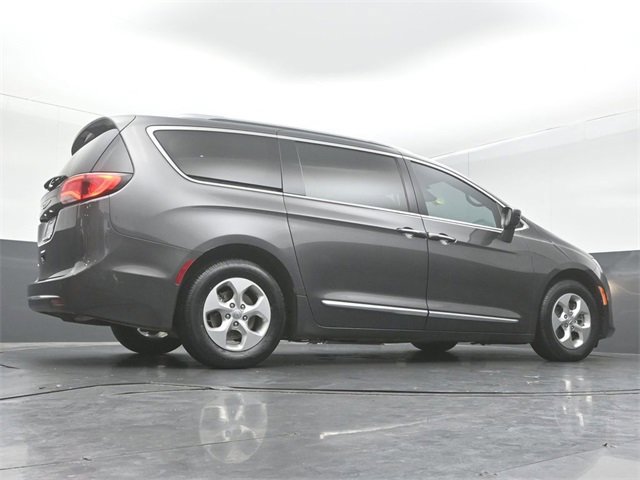 Used 2017 Chrysler Pacifica Touring-L Plus image 14