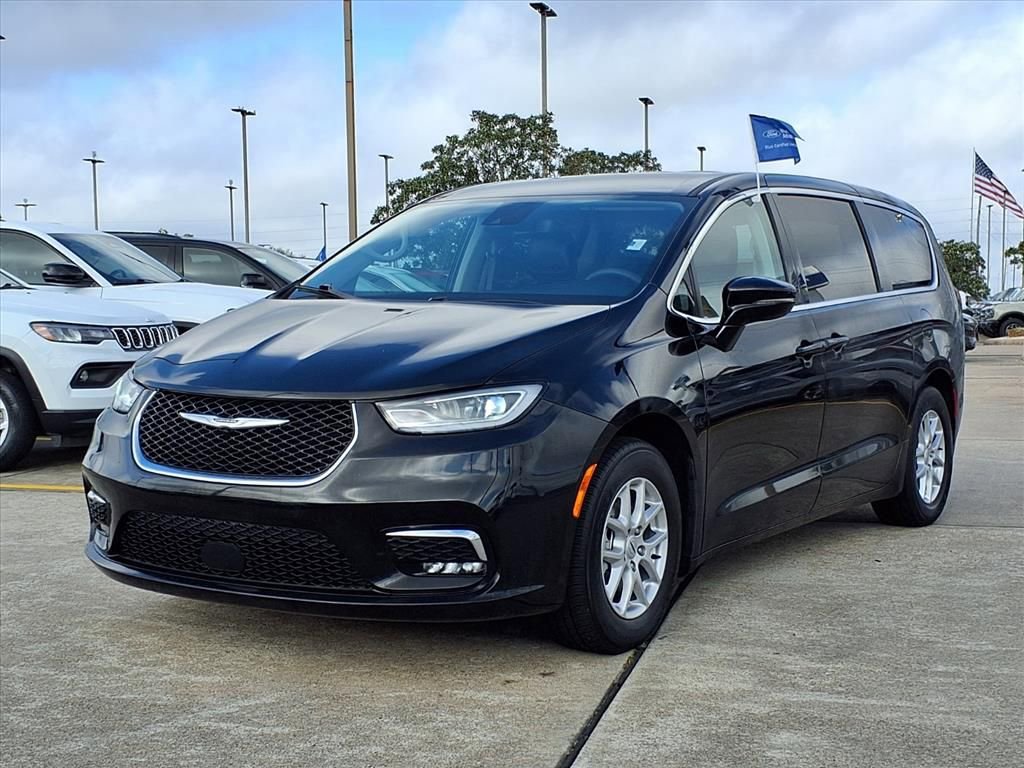 Used 2024 Chrysler Pacifica Touring-L