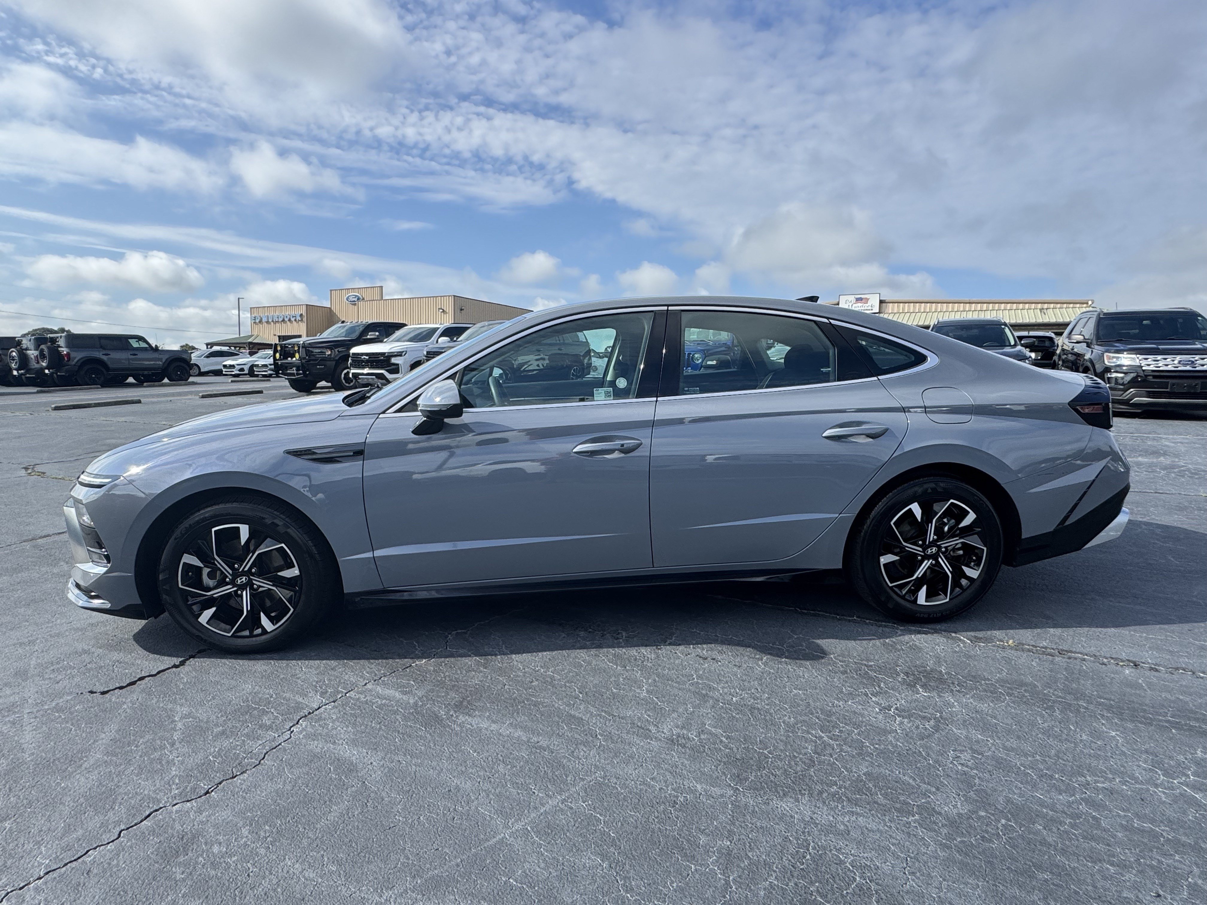 Used 2025 Hyundai Sonata SEL FWD image 8