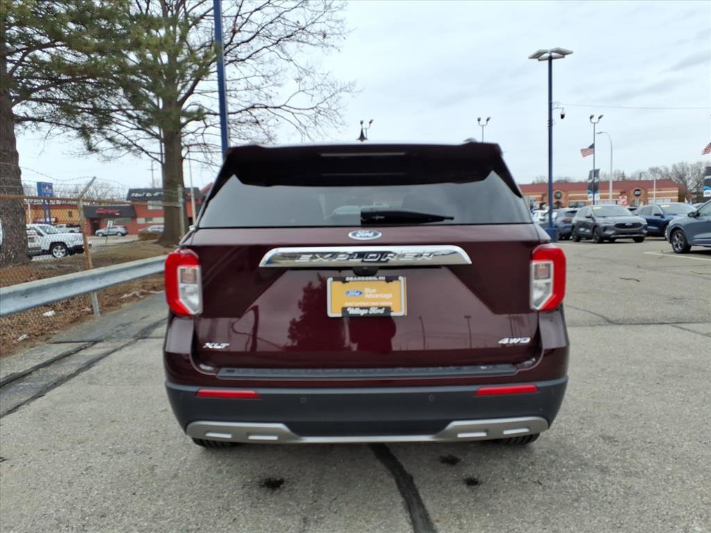 Certified 2022 Ford Explorer XLT w/ Equipment Group 202A image 3