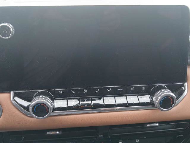 Used 2024 GMC Canyon AT4 w/ AT4 Premium Package image 16