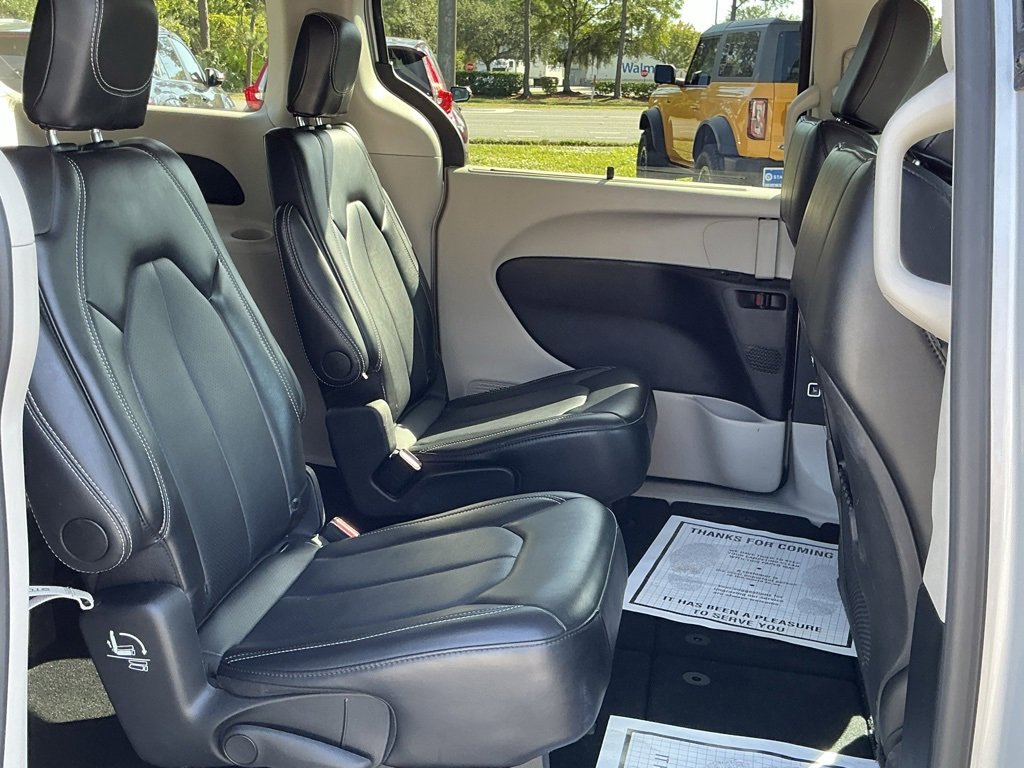 Used 2024 Chrysler Pacifica Touring-L image 20