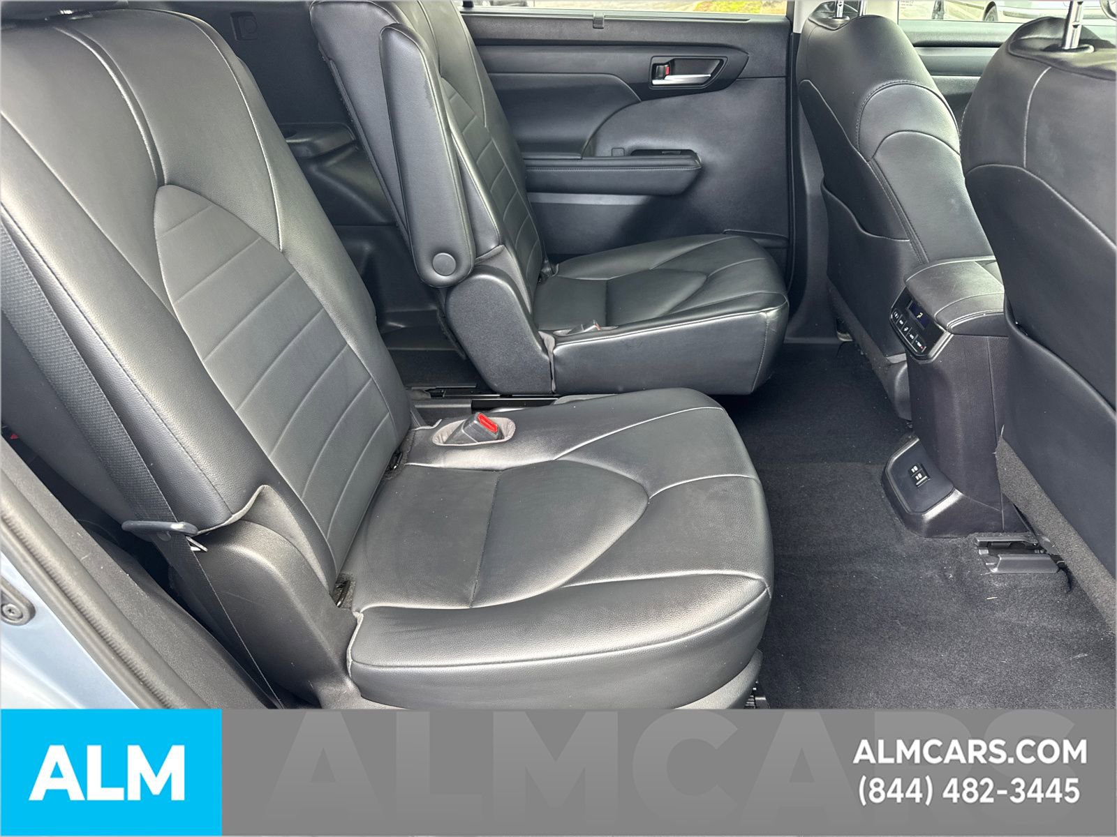 Used 2021 Toyota Highlander XLE image 17