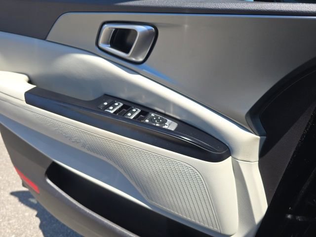 Used 2024 Kia Carnival LX FWD image 10