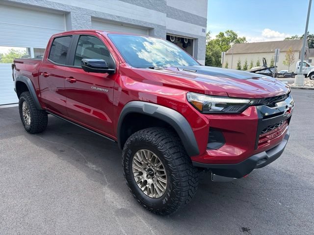 Used 2025 Chevrolet Colorado ZR2 w/ Technology Package AWD/4WD image 8