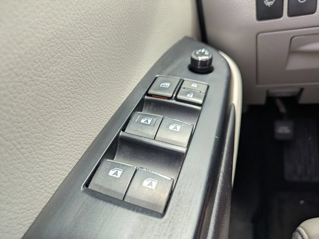 Used 2018 Toyota Highlander Limited Platinum FWD image 29