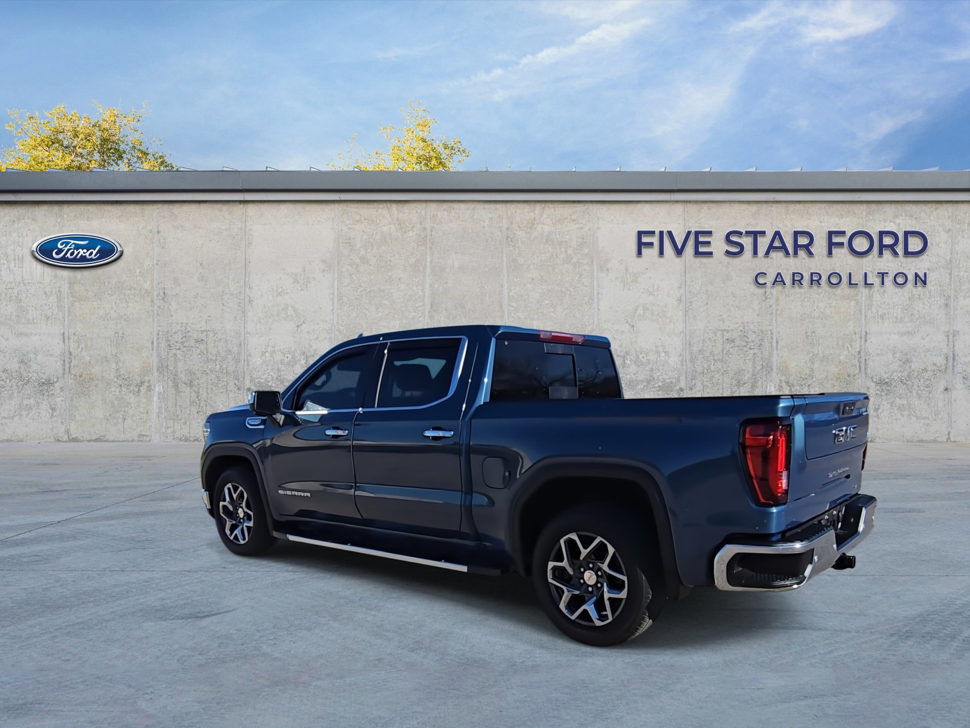 Used 2024 GMC Sierra 1500 SLT image 3