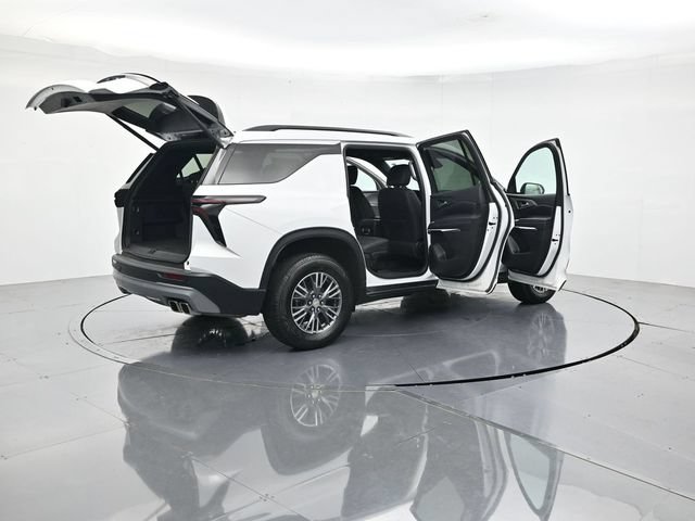 Used 2025 Chevrolet Traverse LT FWD image 56