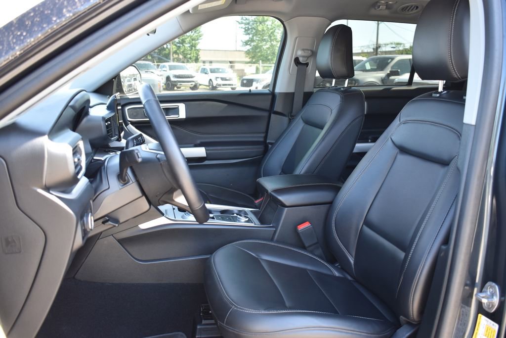 Certified 2024 Ford Explorer XLT w/ Equipment Group 202A AWD/4WD image 7