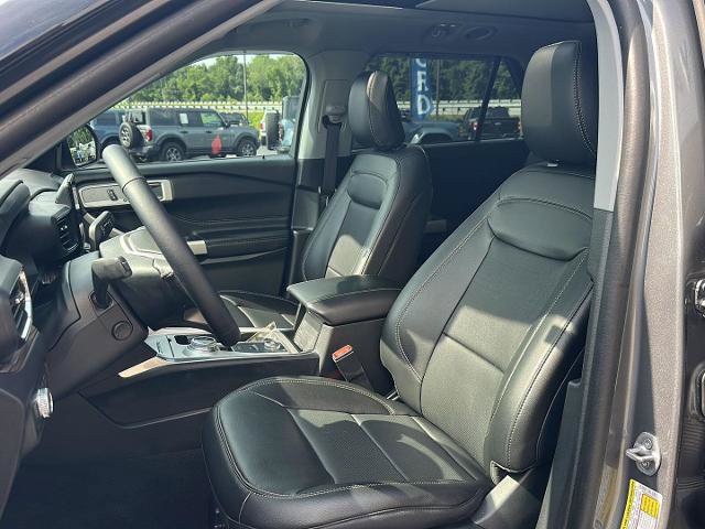 Certified 2022 Ford Explorer Limited w/ Equipment Group 301A AWD/4WD image 12