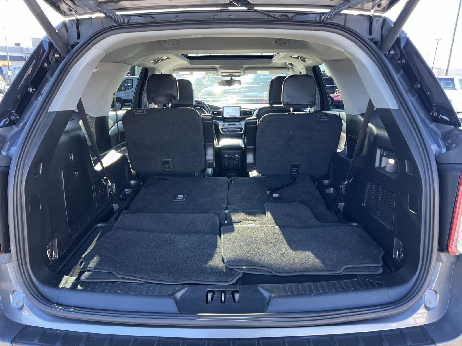 Certified 2022 Ford Explorer XLT w/ Equipment Group 202A AWD/4WD image 24
