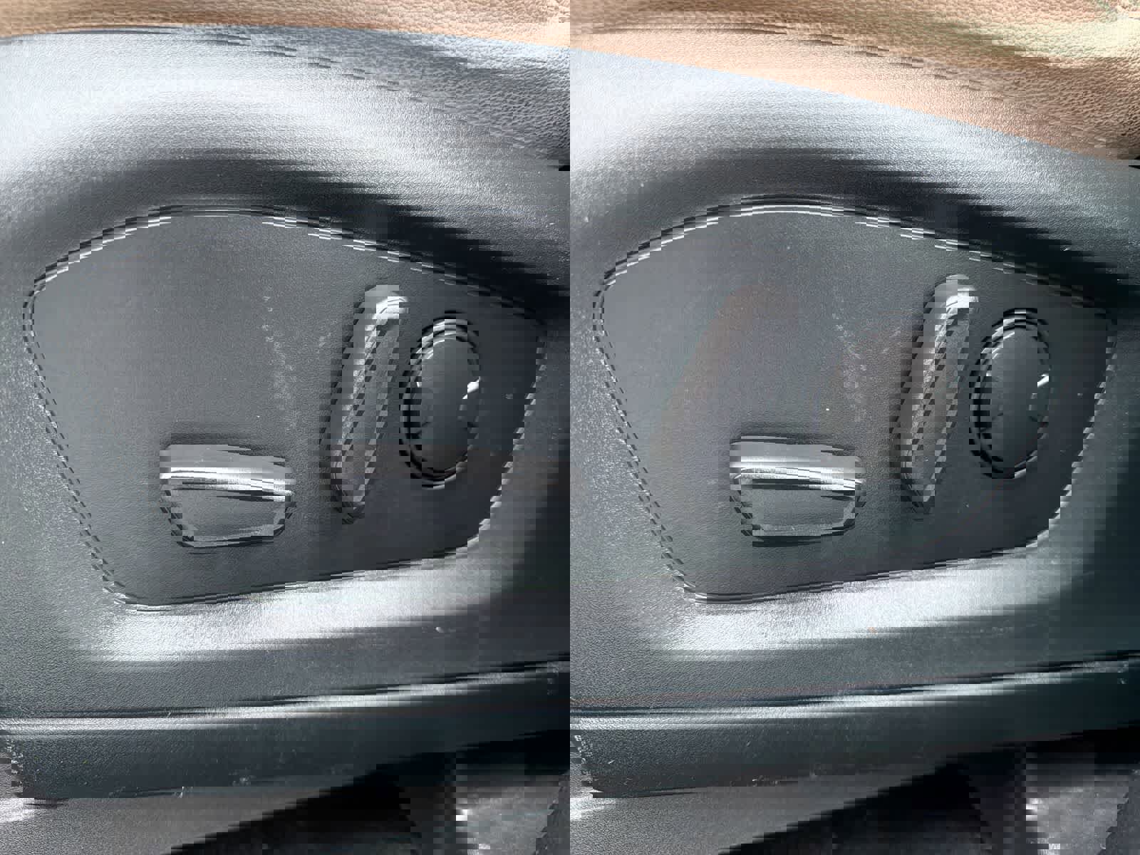 Certified 2020 Ford Explorer XLT w/ Equipment Group 202A image 18