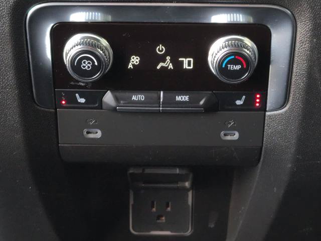 Used 2023 GMC Yukon AT4 w/ AT4 Premium Package AWD/4WD image 19