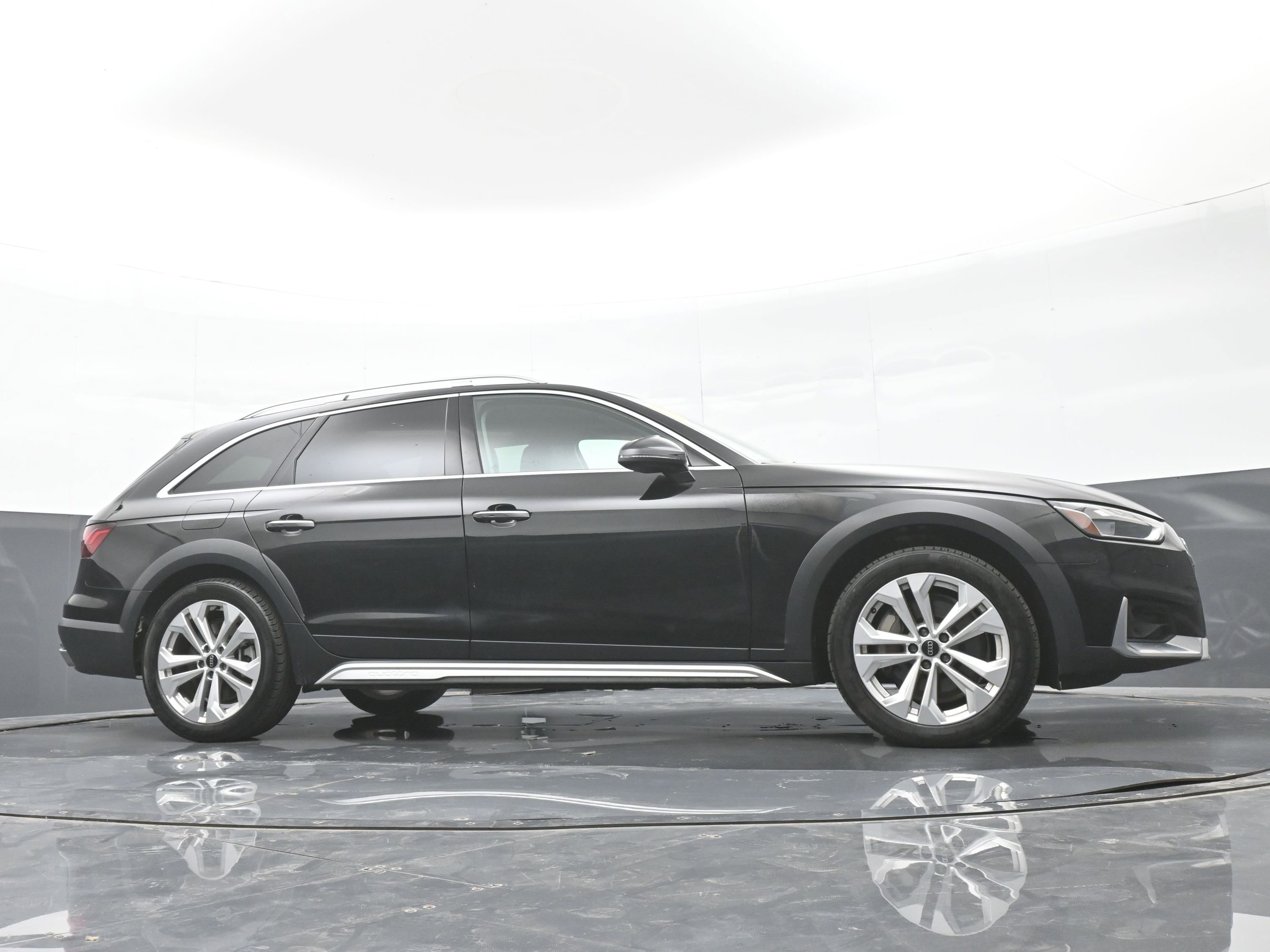 Used 2023 Audi A4 2.0T allroad Premium Plus w/ Premium Plus Package AWD/4WD image 39