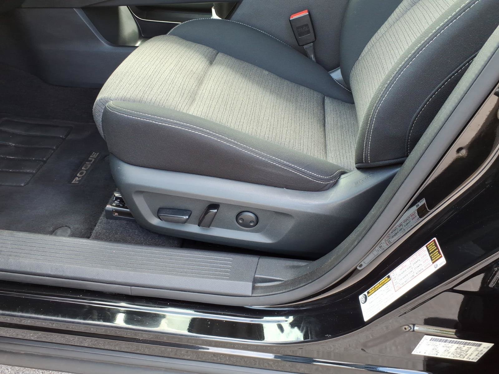 Used 2022 Nissan Rogue SV AWD/4WD image 11