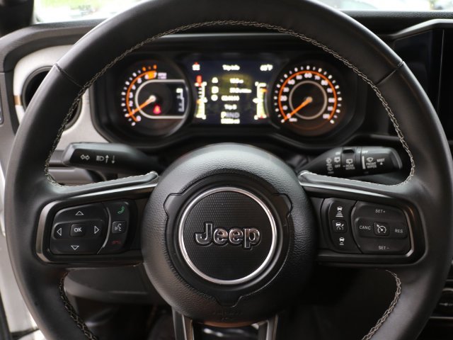 Used 2025 Jeep Wrangler Unlimited Sport AWD/4WD image 23