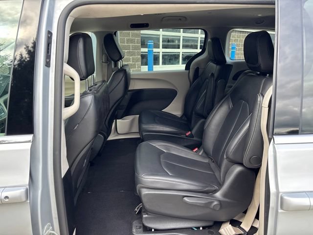 Used 2024 Chrysler Pacifica Limited FWD image 30