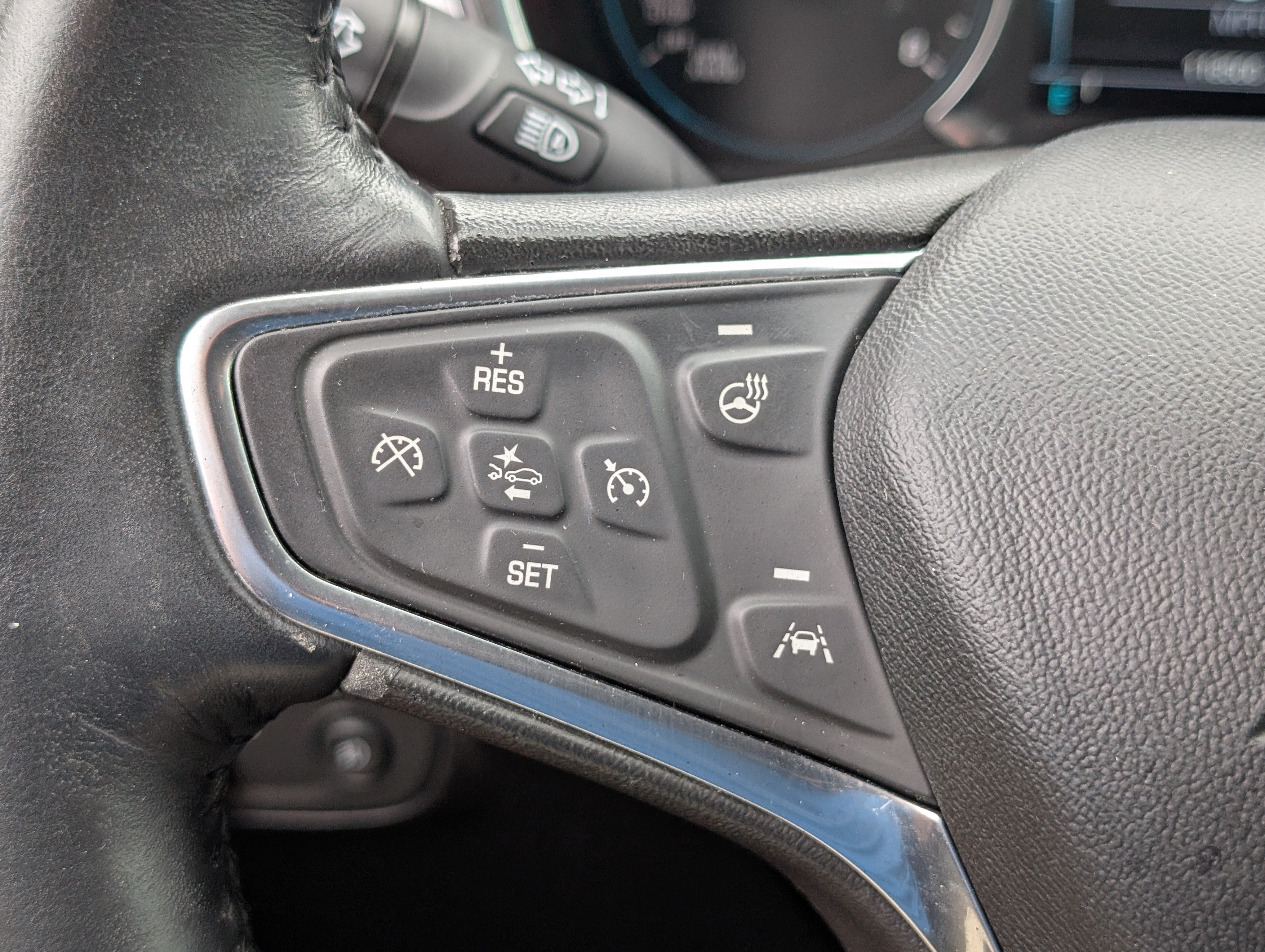 Used 2018 Chevrolet Equinox Premier AWD/4WD image 23
