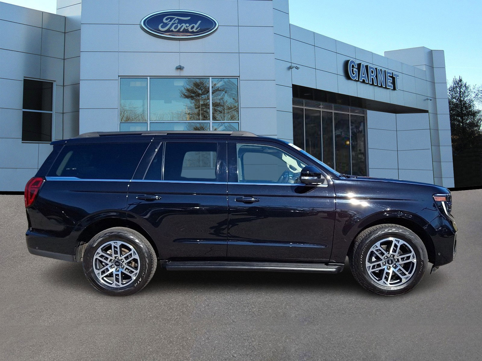 Certified 2025 Ford Expedition Active image 5