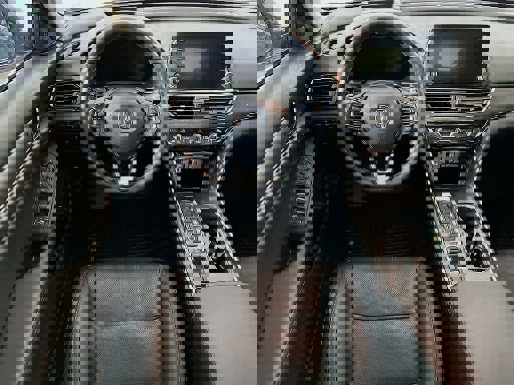 Used 2018 Honda Accord Touring image 10