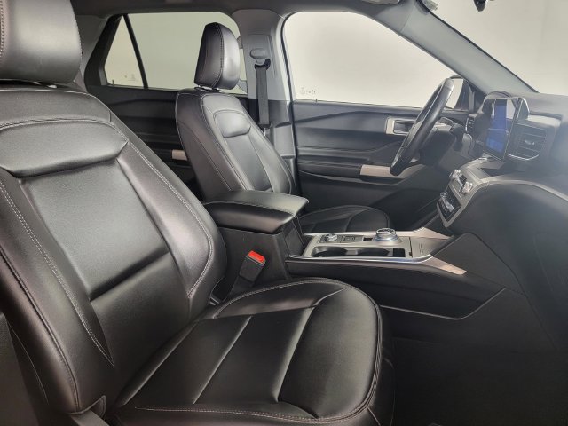 Certified 2023 Ford Explorer XLT w/ Equipment Group 202A AWD/4WD image 18