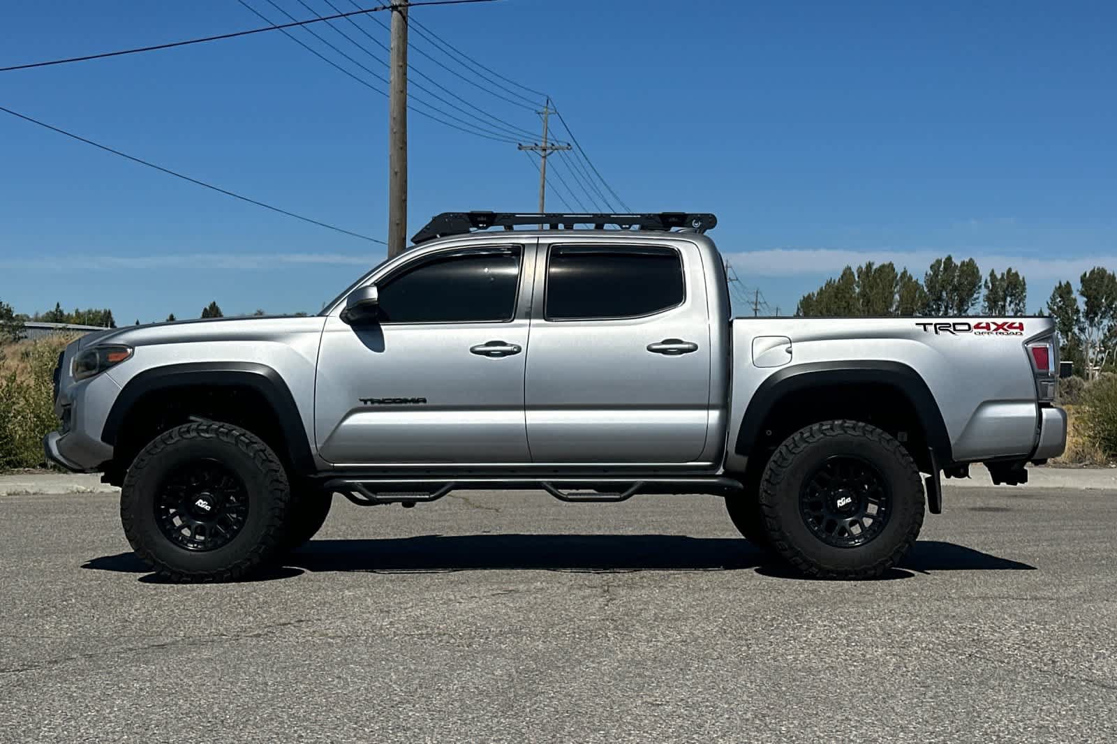 Used 2021 Toyota Tacoma TRD Off-Road w/ Technology Package AWD/4WD image 5