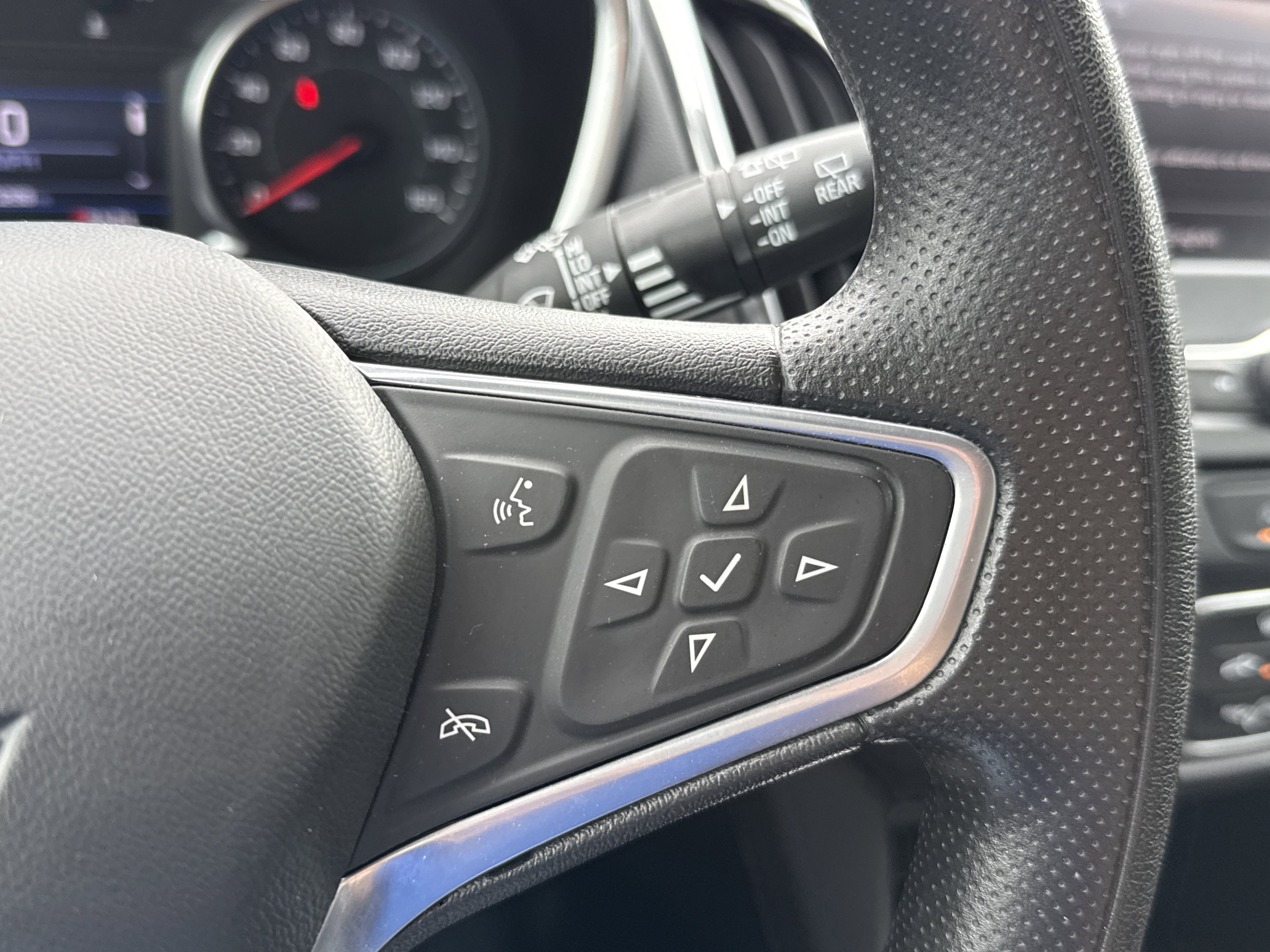 Used 2023 Chevrolet Equinox LT w/ LPO, Floor Liner Package image 18