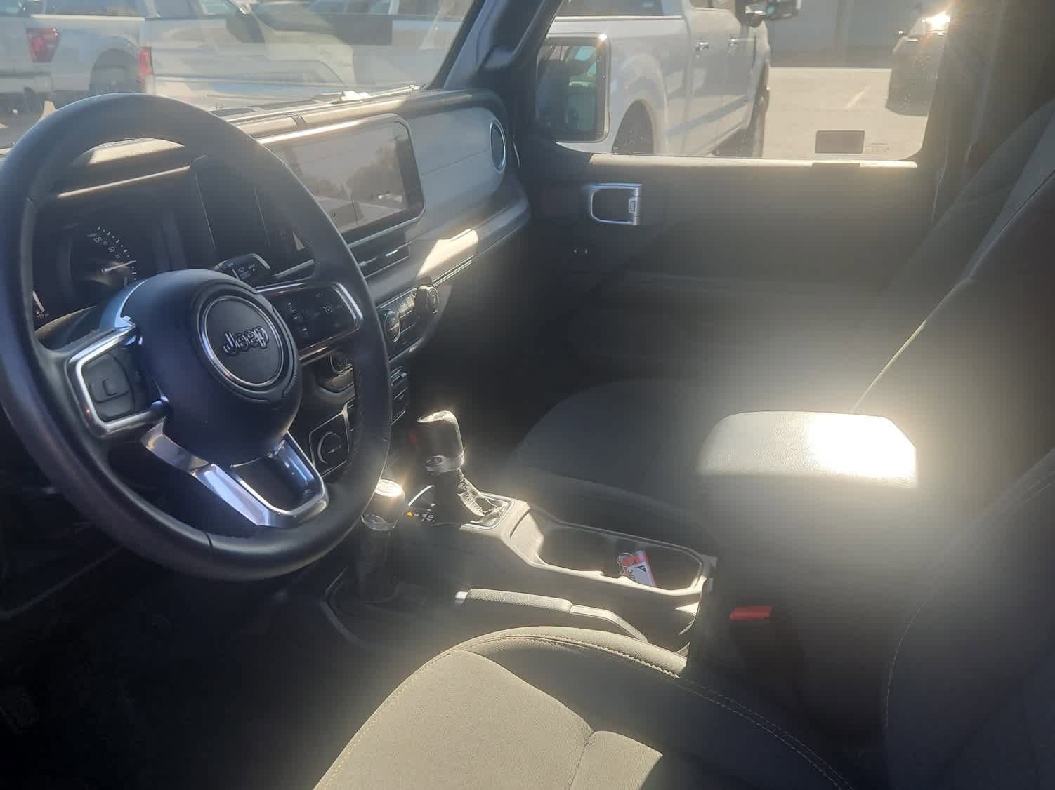 Used 2024 Jeep Wrangler Unlimited Sahara AWD/4WD image 14