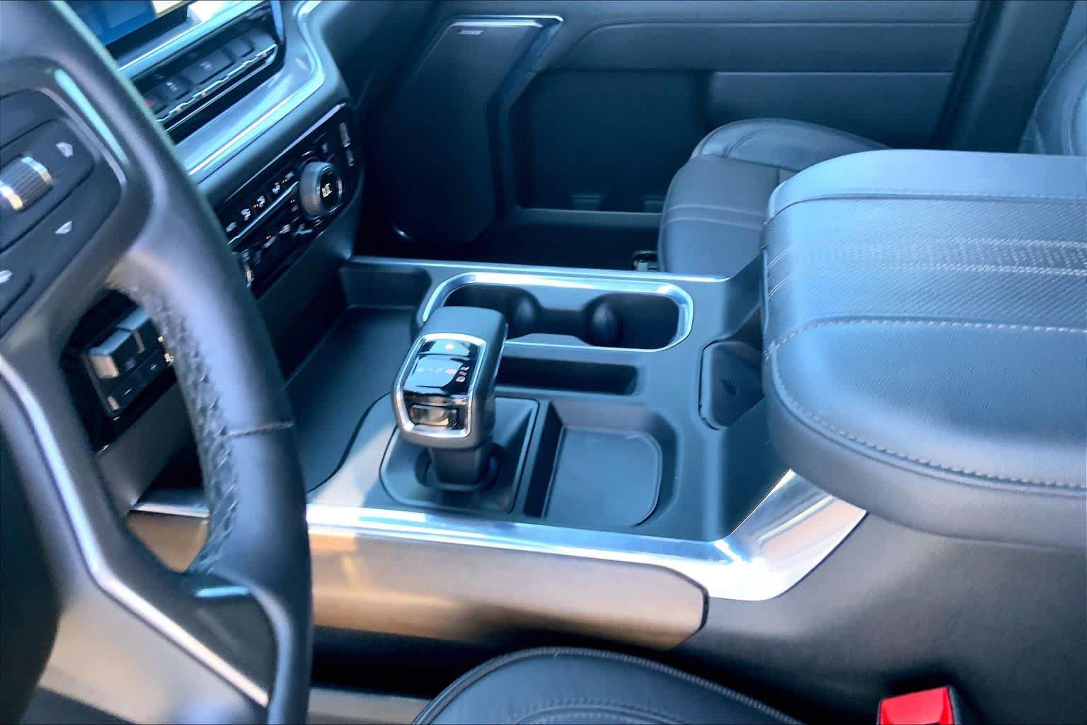 Used 2024 Chevrolet Silverado 1500 High Country w/ High Country Premium Package AWD/4WD image 17