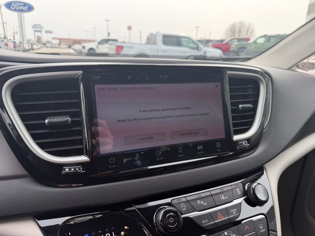 Used 2024 Chrysler Pacifica Touring-L image 27