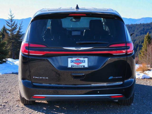 Used 2024 Chrysler Pacifica Select image 3