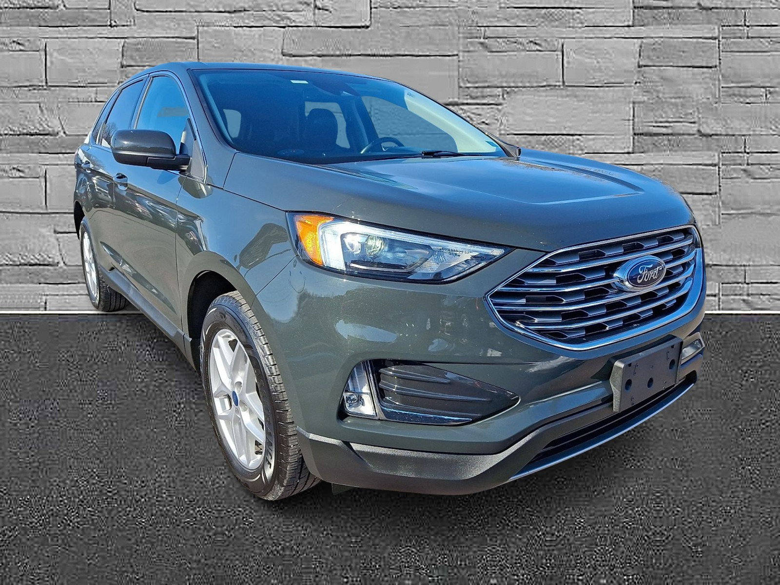 Certified 2022 Ford Edge SEL w/ Convenience Package image 2