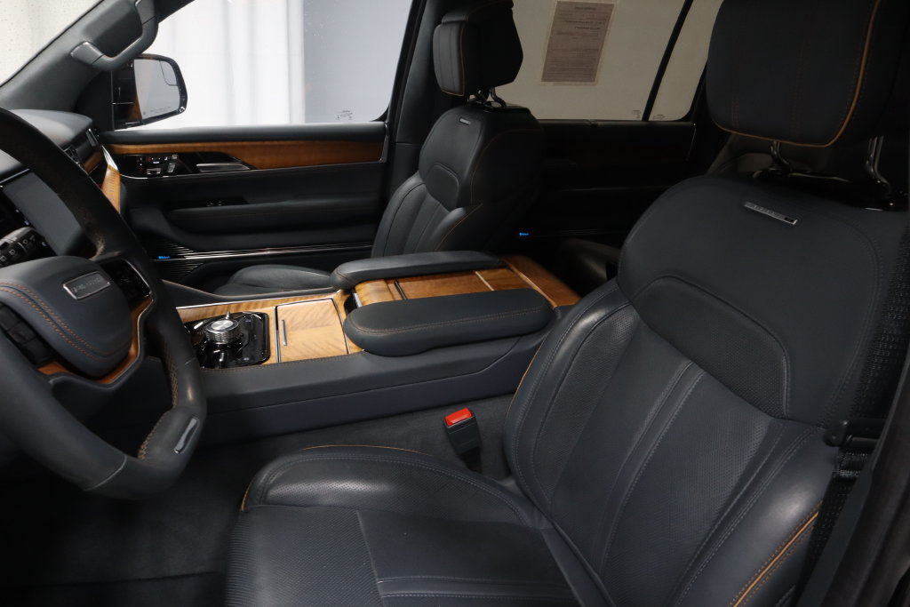 Used 2022 Jeep Grand Wagoneer Series II w/ Premium Group II AWD/4WD image 19