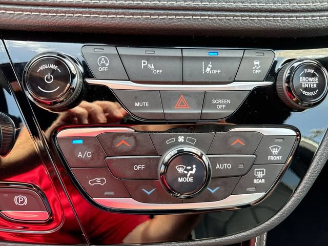 Used 2025 Chrysler Pacifica Limited FWD image 19