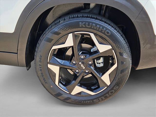 Used 2025 Kia Seltos EX w/ EX Sunroof Package image 25