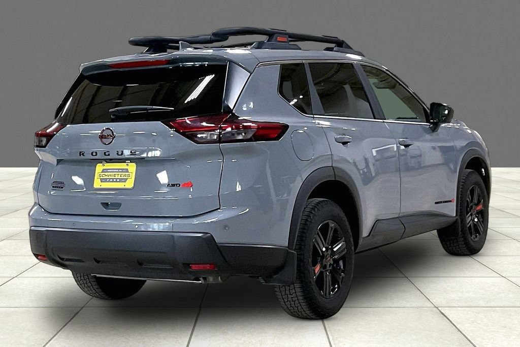 Used 2025 Nissan Rogue SV AWD/4WD image 12