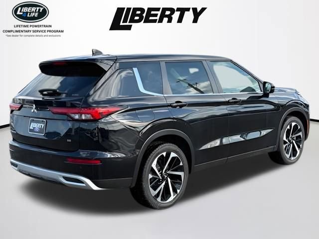 Used 2023 Mitsubishi Outlander SE image 5
