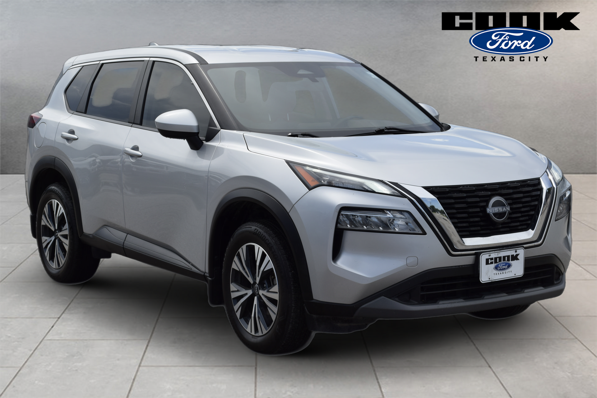 Used 2023 Nissan Rogue SV FWD image 2