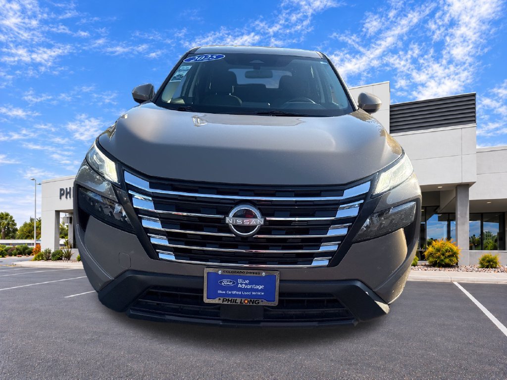 Used 2025 Nissan Rogue SV AWD/4WD image 2
