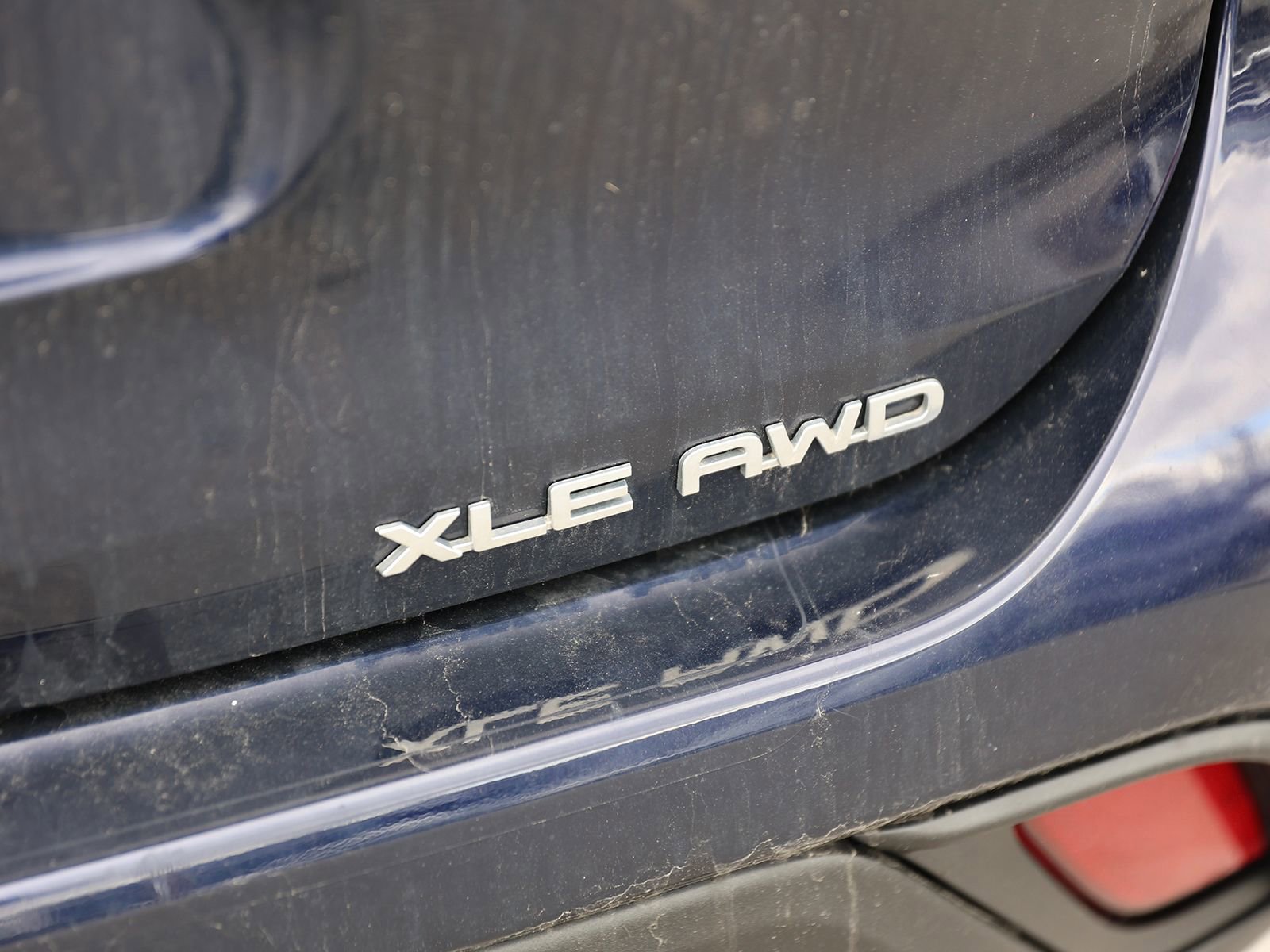 Used 2023 Toyota Highlander XLE AWD/4WD image 10