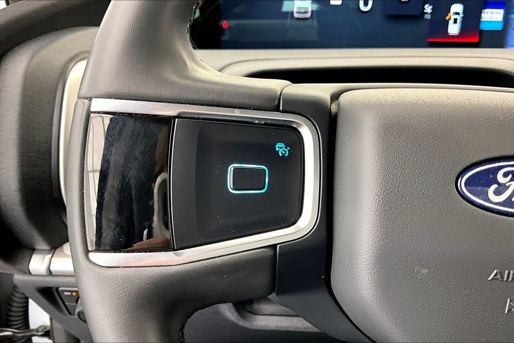 Certified 2025 Ford Expedition Active AWD/4WD image 18