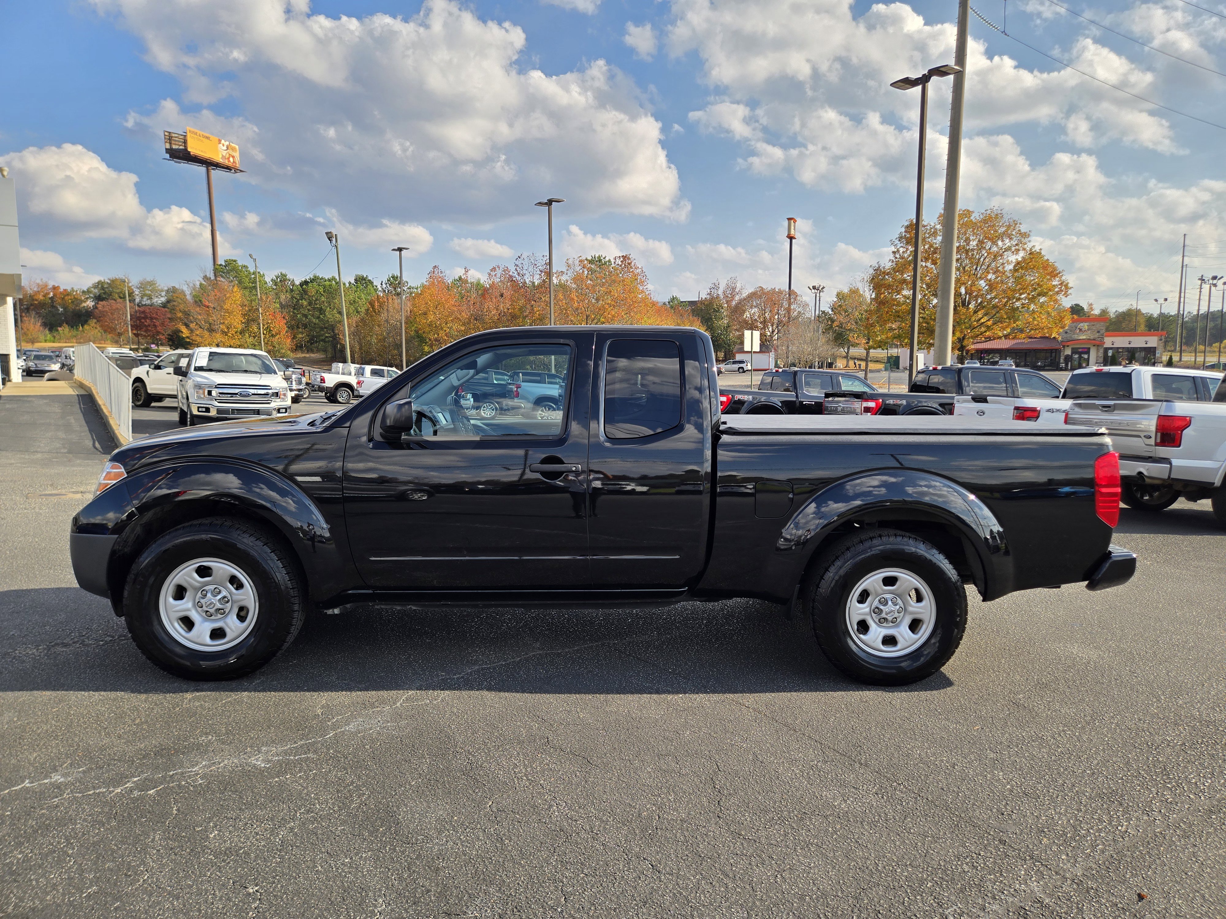 Used 2021 Nissan Frontier S w/ S Utility Package image 11
