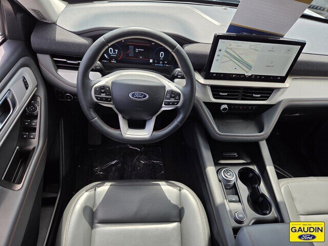 Certified 2025 Ford Explorer Active w/ Active Comfort Package RWD image 14