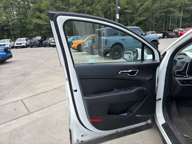 Used 2024 Kia Sportage LX FWD image 13