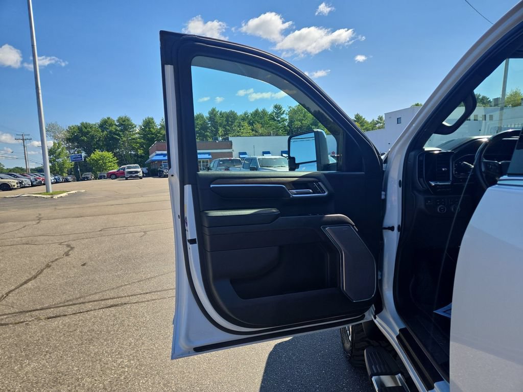 Used 2024 Chevrolet Silverado 2500 High Country w/ High Country Premium Package AWD/4WD image 5