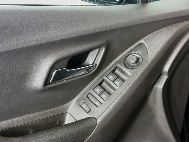 Used 2020 Chevrolet Trax LS w/ Tint and Cruise Package FWD image 20