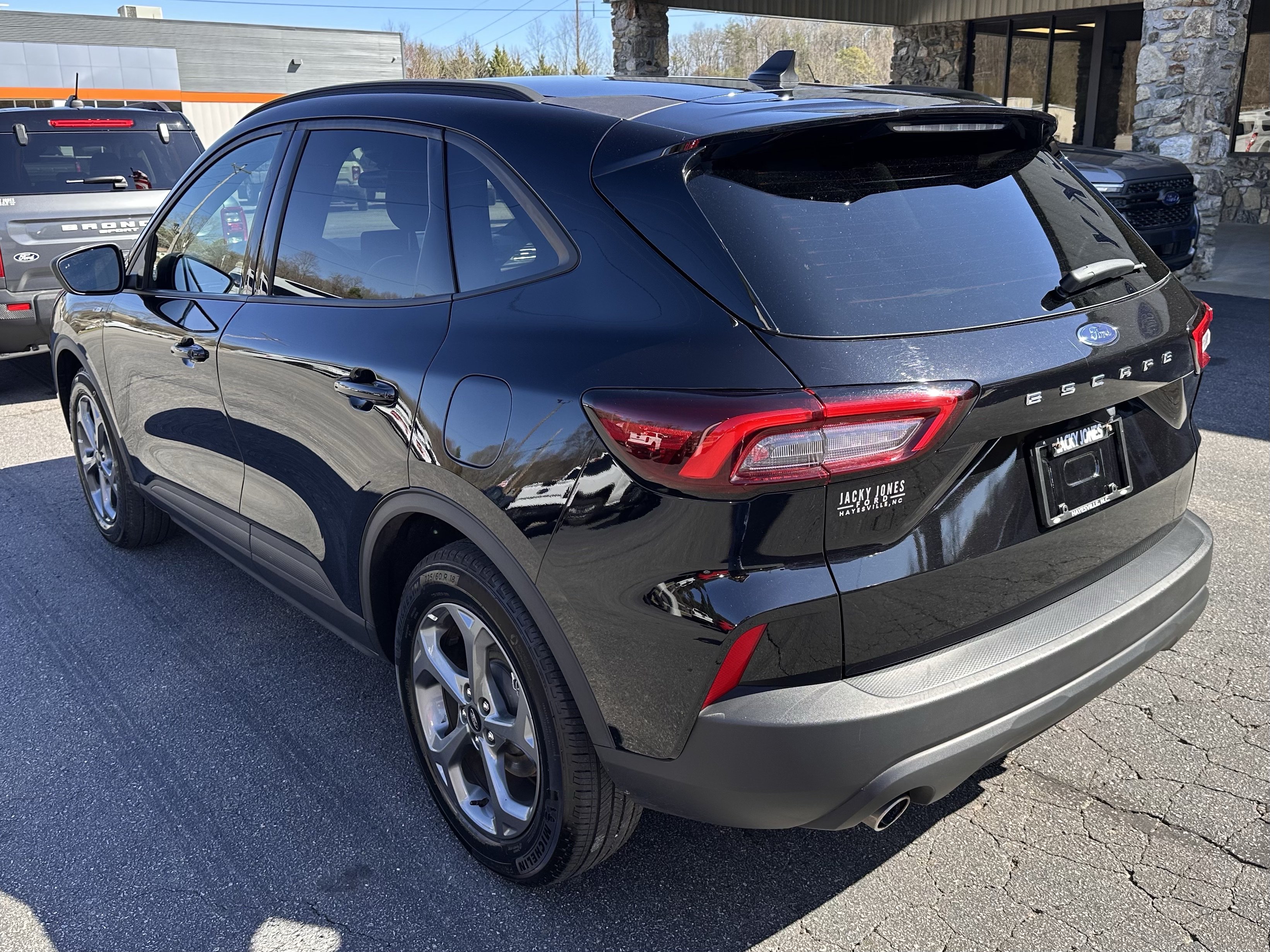 Certified 2025 Ford Escape ST-Line FWD image 8