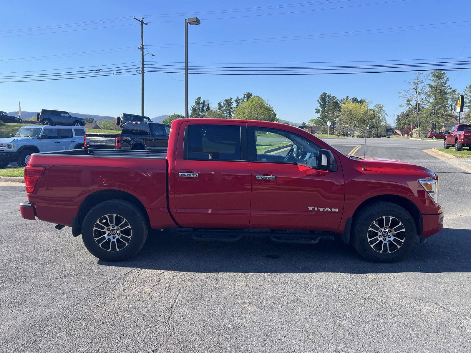 Used 2021 Nissan Titan SV w/ SV Convenience Package image 7
