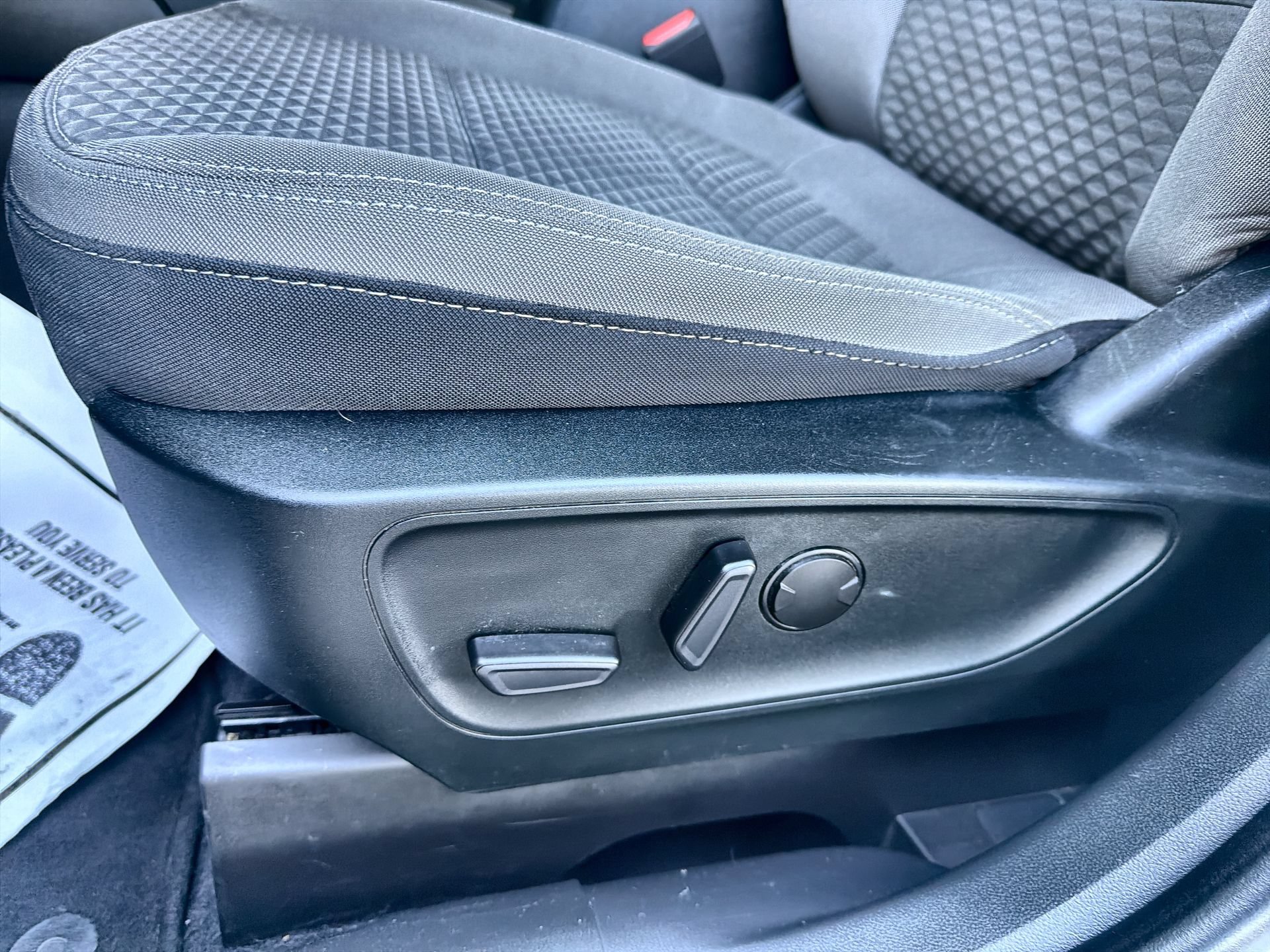 Certified 2022 Ford Escape SE w/ SE Sport Appearance Package FWD image 12