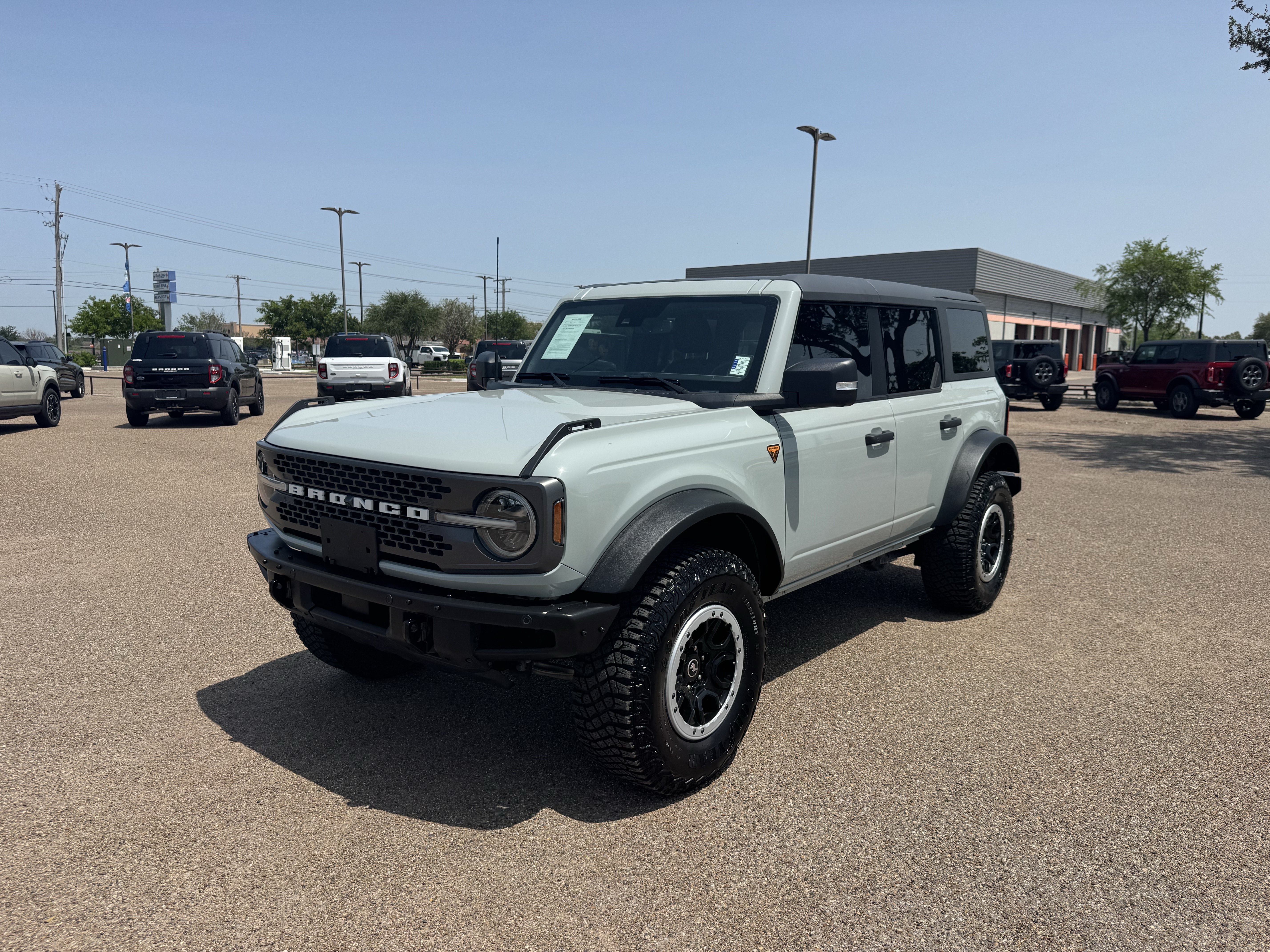 Certified 2023 Ford Bronco Badlands AWD/4WD image 1